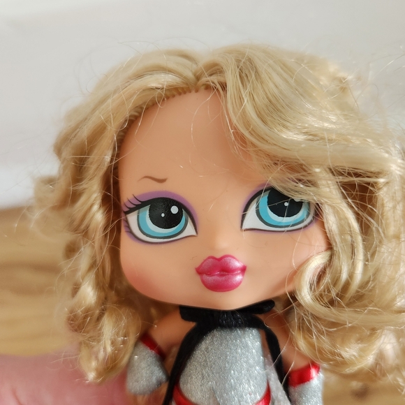 Bratz Babies Super Cloe - Picture 2 of 6